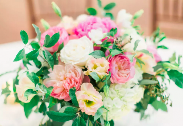 This New Wedding Flower Service Will Save You So Much Money on Florals